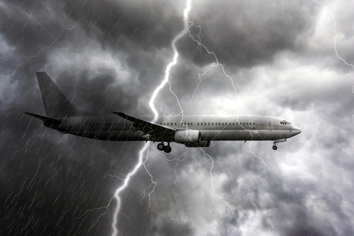do thunderstorms delay flights?