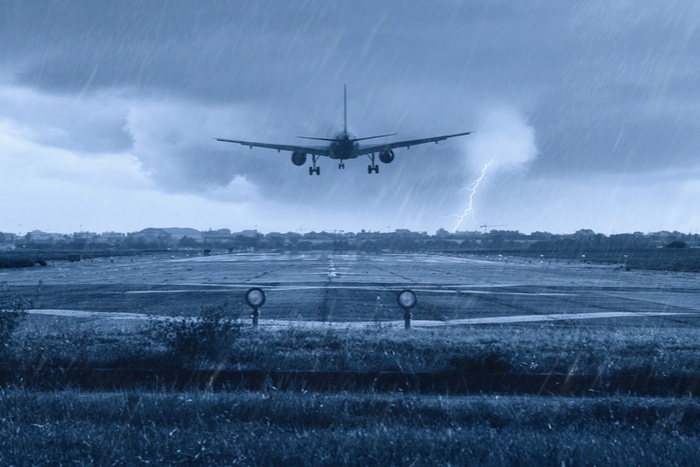 can planes fly in rain